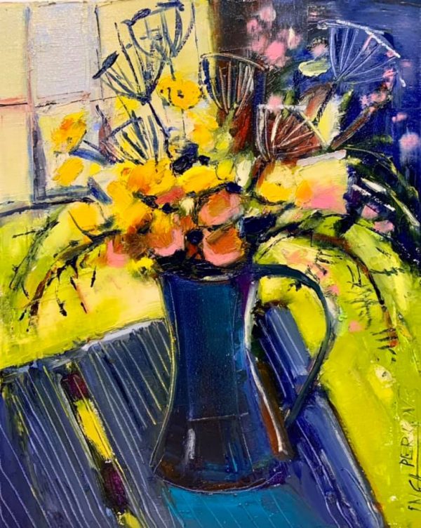 Gleznas ar ziediem vāzē uz galda